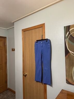 Chico's "So Slimming Girlfriend Kick Flare" Size 4 Solid Blue Mid-Rise Jeans